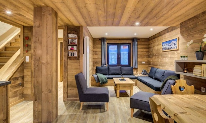 Plagne 1800 Ski Chalet | Chalet, 200m from ski slopes, 2nd floor, balcony, tv, ski locker, 150m², La Plagne