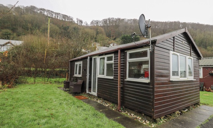 Aberystwyth Cottage | CHALET 32, pet friendly, country holiday cottage in Aberystwyth