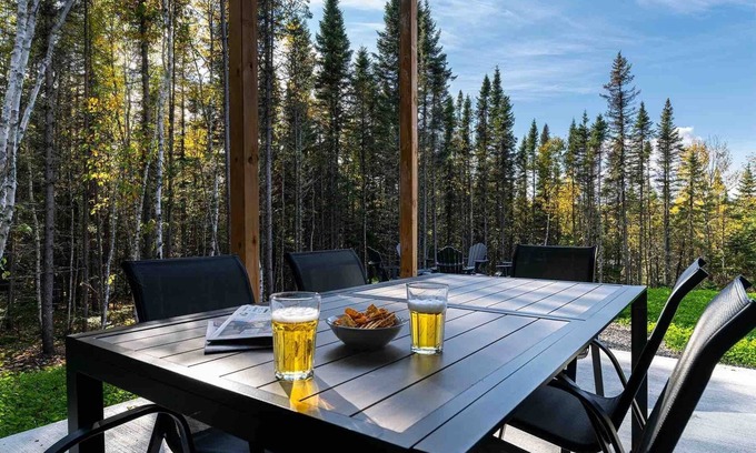 Baie-St-Paul Ski Chalet | Chalet Alpaga 21: Summer Spa & Mountain Escape