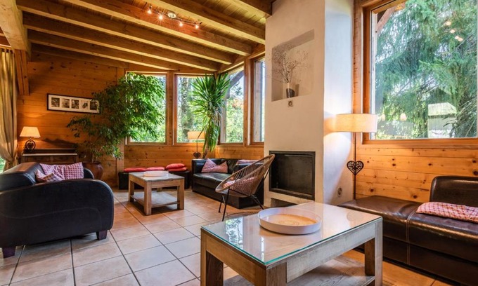 Les Gets Ski Chalet | Chalet de 7 pièces avec jacuzzi et Wi-Fi, proche des télécabines et du centre des Gets - FR-1-671-4