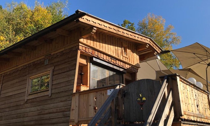 Distelberg House | Chalet - Direkt am 5 Sterne Campingplatz Aufenfeld im Zillertal mit Hallenbad und Sauna