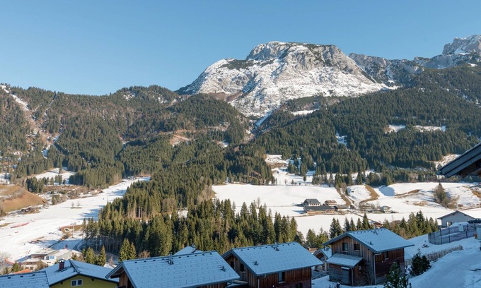 Annaberg im Lammertal Ski Chalet | Chalet in Annaberg-Lungotz with a community pool