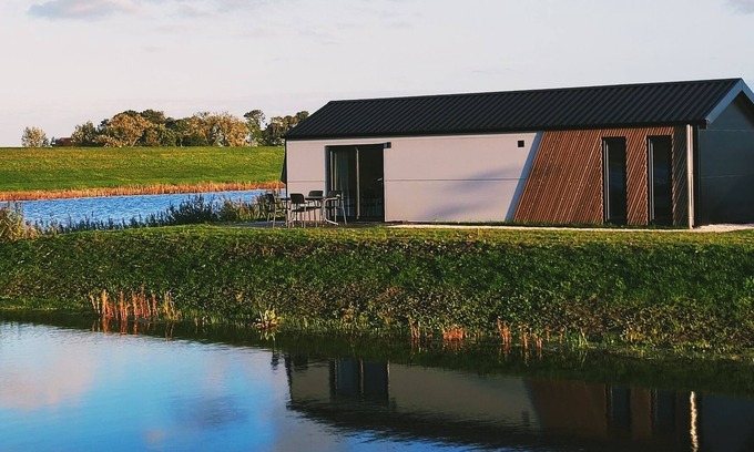 Kampen Ski Chalet | Chalet in Kampen OverIJssel right on the water