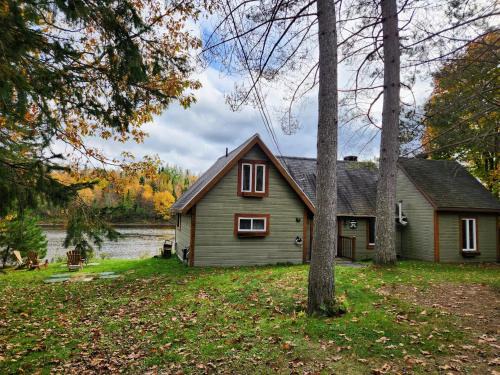 Mauricie Ski Chalet | Chalet L'Apéro des Chutes - Spa, détente & nature au bord de l'eau en Mauricie