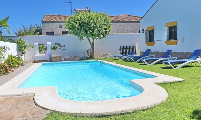 Conil de la Frontera Ski Chalet | Chalet la Dehesa with fenced pool