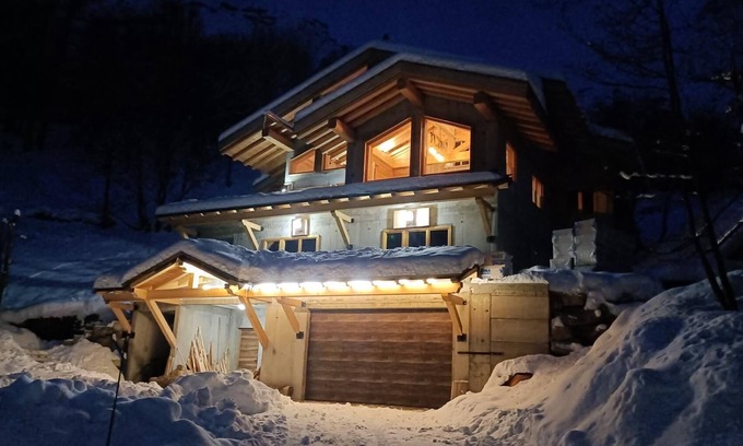 Bonneval-sur-Arc Ski Chalet | Chalet le Mont Seti at 1800 m altitude, 2 steps from the ski slopes!