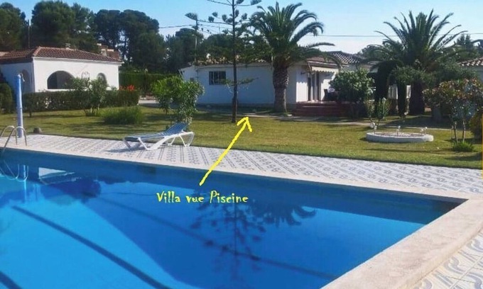 Cambrils Cabin | Chalet located on a wooded park of 8000m ² with large community pool, .