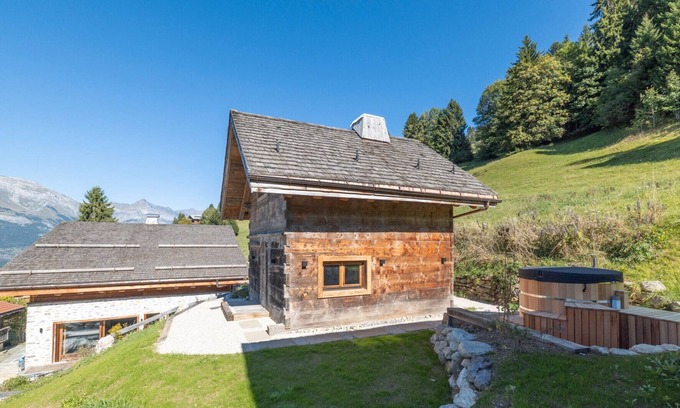 Combloux Ski Chalet | Chalet 'Mazot De La Pointe Percée' with Balcony