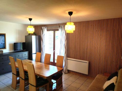 La Joue du Loup Ski Chalet | Chalet Mitoyen 7p avec Piscine, Sauna, Parking Gratuit et Proche Commerces - FR-1-504-67