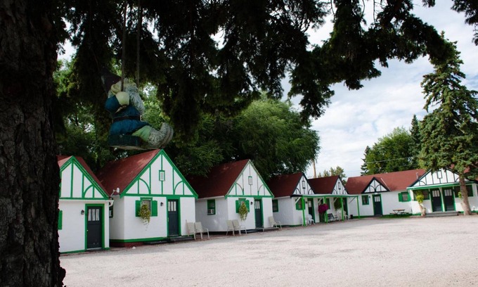 Custer Hotel | Chalet Motel