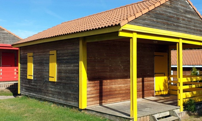 Blavignac Ski Chalet | Chalet "Orpin Pour 6 Prix Semaine" with Mountain View, Shared Pool & Wi-Fi