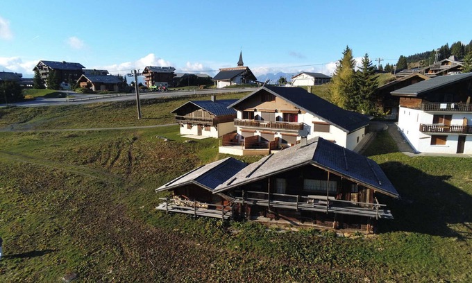 Les Saisies Ski Chalet | Chalet Savoyard aux Saisies - 6 Chambres, 4 Salles de Bains, Sauna, 11 Personnes, Proche des Pistes