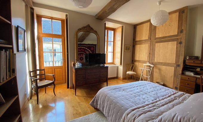 Flavigny-sur-Ozerain Bed & Breakfast | Chambre d'hôtes Maison Galimard 1