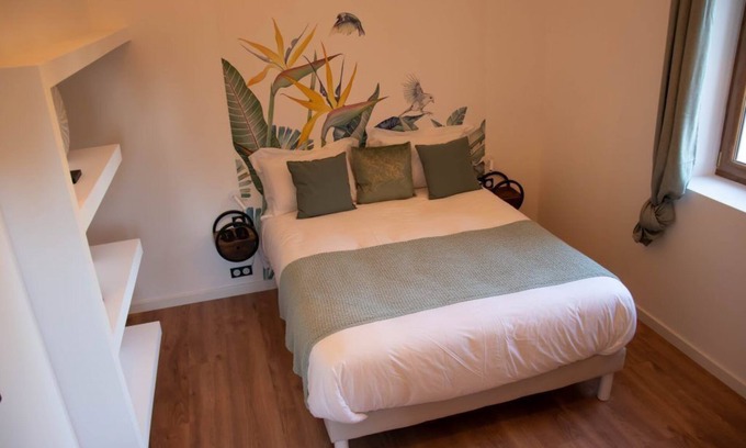 Le Castellet Bed & Breakfast | Chambre d'hôtes with swimming pool, jacuzzi, sauna and working in the vineyards