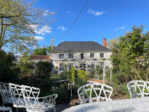 Nueil-sur-Layon Bed & Breakfast | Chambre de charme dans un jardin de 1500m2