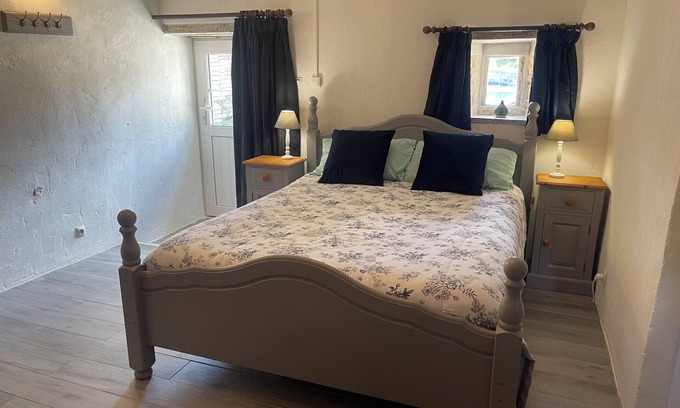Brux Bed & Breakfast | Chambre du Jardin, bed and breakfast - family room, sleeping 1-4