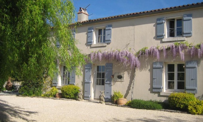 Nieul-sur-l'Autise Bed & Breakfast | Chambres d'hôtes de l'Abbaye