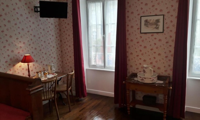 Sainte-Mere-Eglise Bed & Breakfast | Chambres d'Hôtes et Table d'Hôtes- Valentine 44