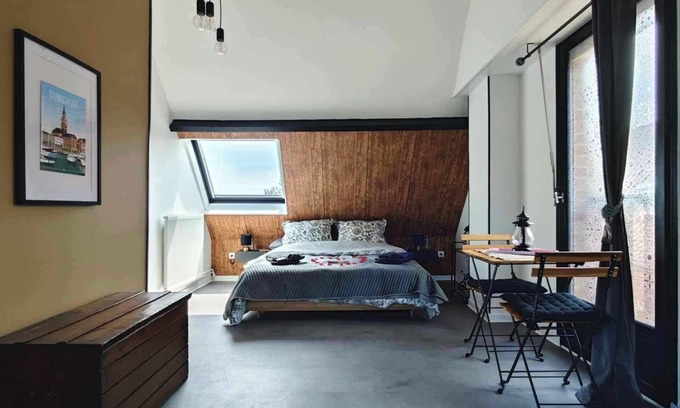 Wormhout Bed & Breakfast | Chambres vue sur le Mont Cassel, Entourée D'animaux de la Ferme et D'un Étang !