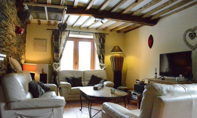Champlon House | Champlon Villa near Forest