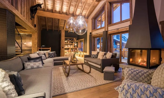Le Cret Ski Chalet | Chamring Chalet in Val D'isère