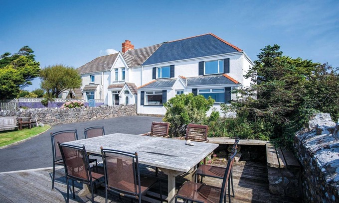 Rhossili House | Channel View – 3 Bedroom House - Rhossili Bay