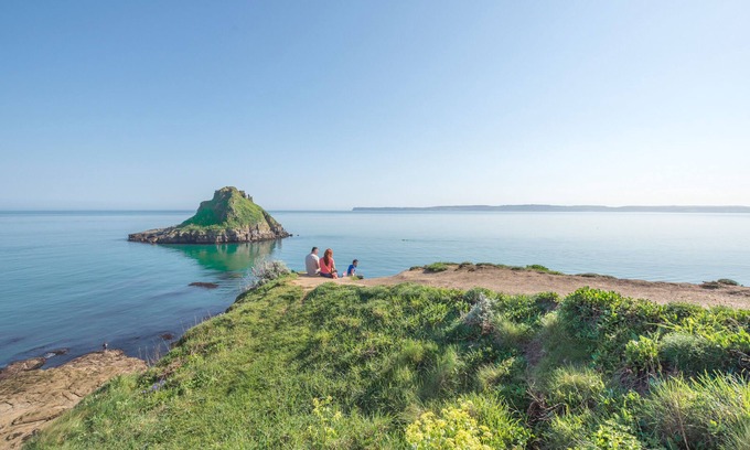 Brixham Cottage | Characterful 2 Bed Cottage in the Brixham Harbour Bowl Mins From The Waters Edge