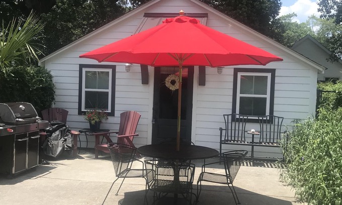 Charleston Cottage | Charleston Studio Cottage minutes from Historic Downtown with offstreet parking
