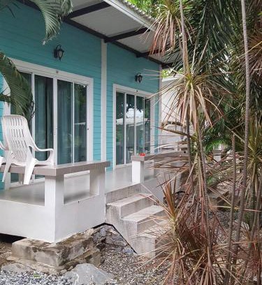 Ko Sichang Resort | Charlie's Bungalows