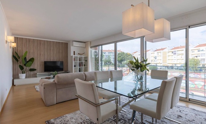 Lumiar Apartment | Charm 3BDR Apartment W/Balcony by LovelyStay
