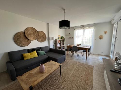 L'Isle-sur-la-Sorgue Apartment | Charmant appartement ensoleillé-Terrasse - PARKING Gratuit - Isle sur la Sorgue