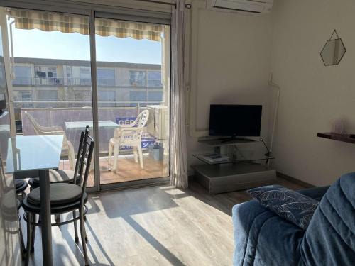 Balaruc-les-Bains Apartment | Charmant T1 climatisé avec wifi, proche thermes et commerces, balcon, 2 étoiles, Balaruc-les-Bains - FR-1-553-35