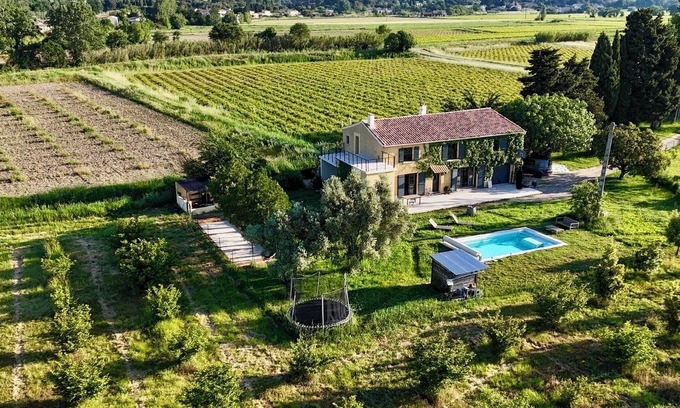 Piolenc House | Charmante Maison de Campagne Climatisée, Piscine Chauffée, vue Mont Ventoux