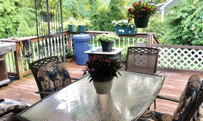 Wakefield-Peacedale Apartment | Charming 1 bedroom apartment close to downtown shopping, restaurants and beaches