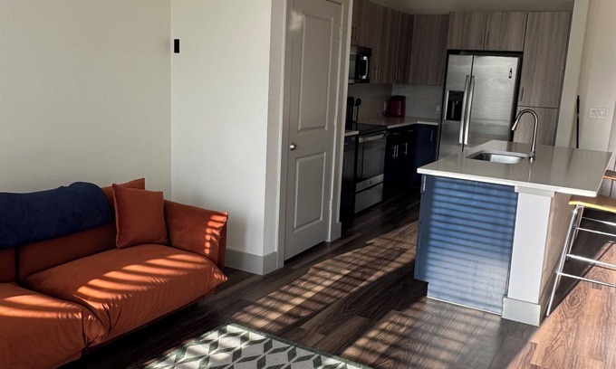 Addison Apartment | Charming 1-bedroom apartment in terrific Addison with fitness room, WiFi