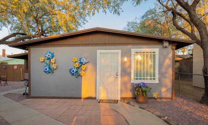 Tucson Cottage | Charming 1-bedroom cottage in a central location with WiFi and private backyard
