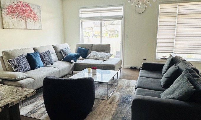 Grand River South House | Charming 1-bedroom house with AC, WiFi in superb Kitchener