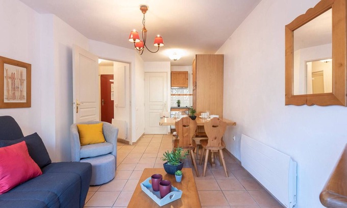 Vielle-Aure Apartment | Charming 1BR Apt Sleeps 4 with Covered Pool, Garage & Mountain Views