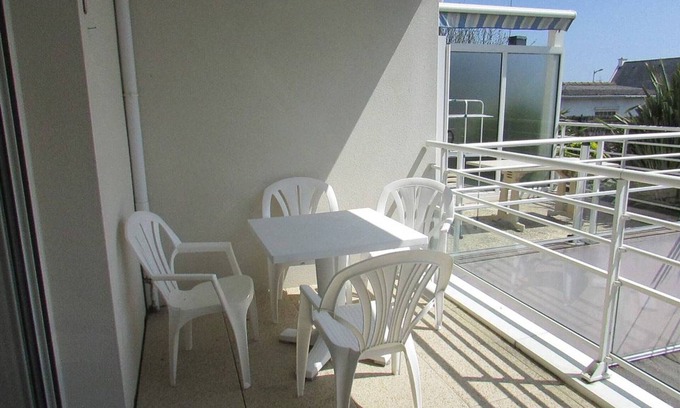 Etel Apartment | Charming 1BR in Étel with terrace, parking, beach nearby