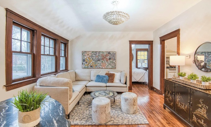 Cleveland House | Charming 1BR Carriage House in Cleveland Heights