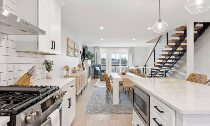 Scarborough Condo | Charming 2-bedroom condo across the street from the shores of Old Orchard Beach