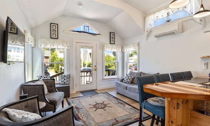 Old Orchard Beach Cottage | Charming 2-Bedroom Cottage in Peaceful Old Orchard Beach with WiFi, AC