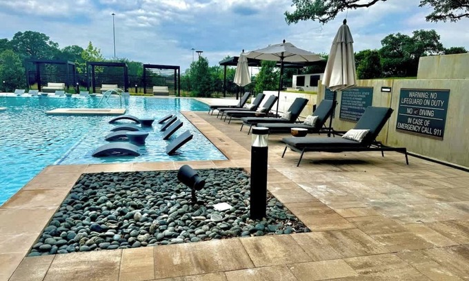 McNeil Apartment | Charming 2-Bed Apt w-Huge Pool & Gym