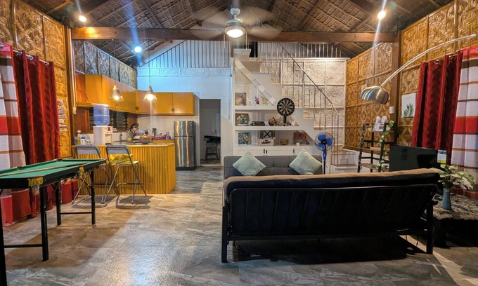 Dumaguete House | Charming 2-bedroom beach house with AC, WiFi in delightful Bacong
