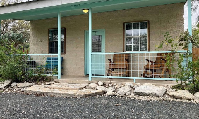 Uvalde County Cabin | Charming 2-bedroom cabin right on the Frio River - Cabin #1