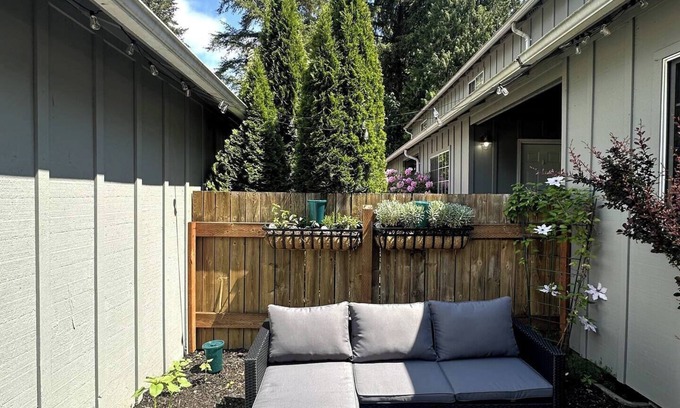 East Olympia House | Charming 2-bedroom forest escape townhome in Olympia, WA