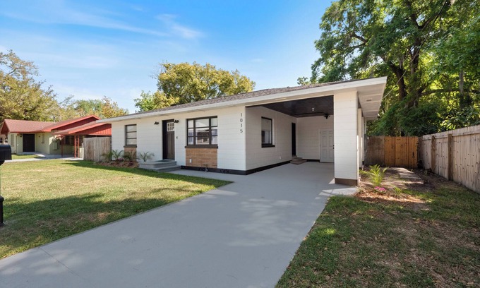 Historic Downtown Kissimmee House | Charming 2-bedroom house in Kissimmee near Disney