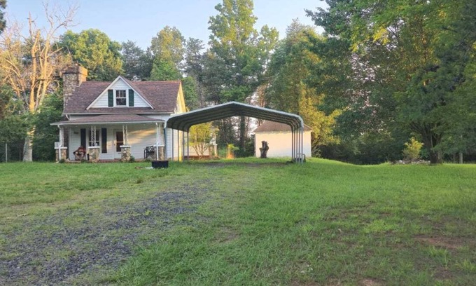Ridgeway Cottage | Charming 2-bedroom house with WiFi is a cozy place