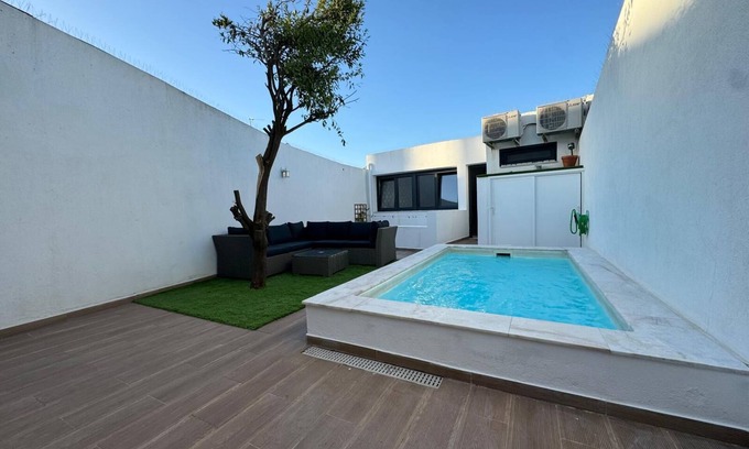 Setubal House | Charming 2-bedroom house with private garden and pool in peaceful Setúbal