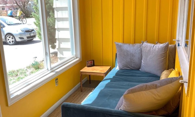 Edgewater House | Charming 2-bedroom mid-century home in Lakewood